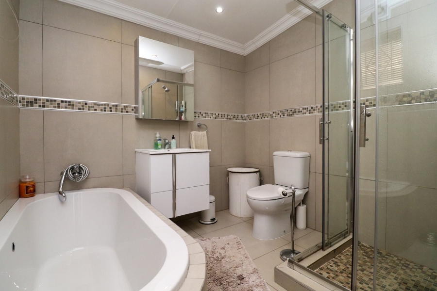 4 Bedroom Property for Sale in Flamwood North West